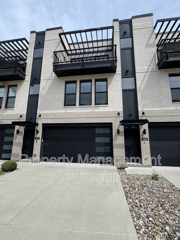 Building Photo - 1371 Keosauqua Way