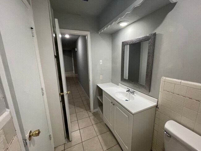 Building Photo - 930-932 Lindy Court