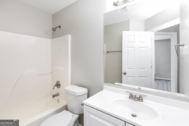 Building Photo - 165 Sawgrass Way