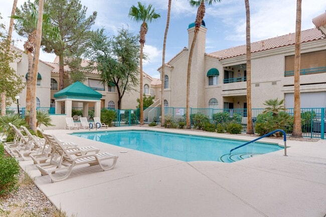 Building Photo - Spacious and Stylish Green Valley First-Floor Unit!!