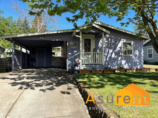 Building Photo - Beautiful Single-Level Home Located in the desirable East Medford neighborhood