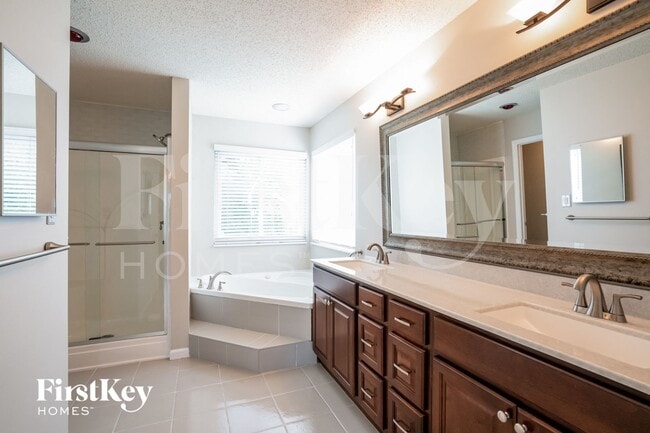 Building Photo - 1813 Highcrest Dr