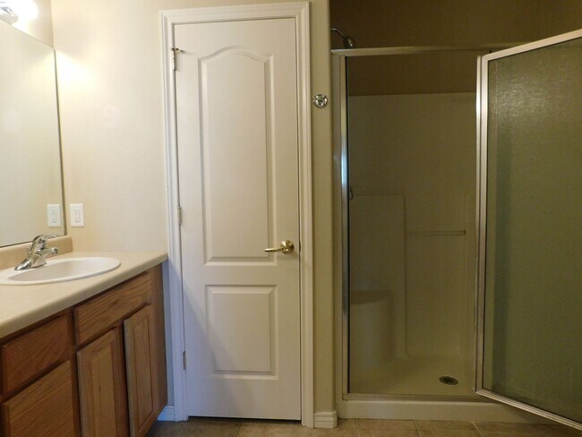 Building Photo - Spacious 2-Bed in Fountain Greens!