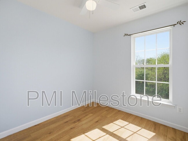 Building Photo - 1247 Mare St
