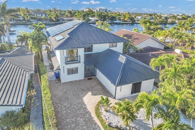 Building Photo - 319 S Riverside Dr