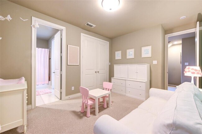 Building Photo - 1110 Sherwood Trail