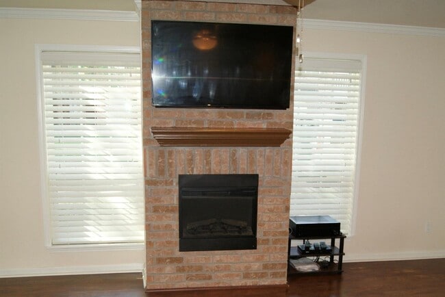 Building Photo - 5801 Lumberdale Rd