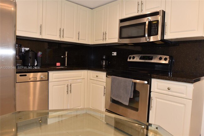 Building Photo - 5555 Collins Ave