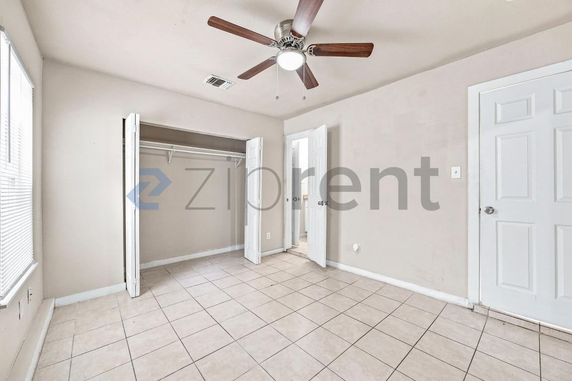 Building Photo - Unit