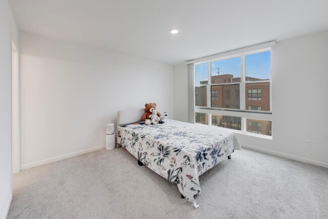 Building Photo - 2251 Venture Dr