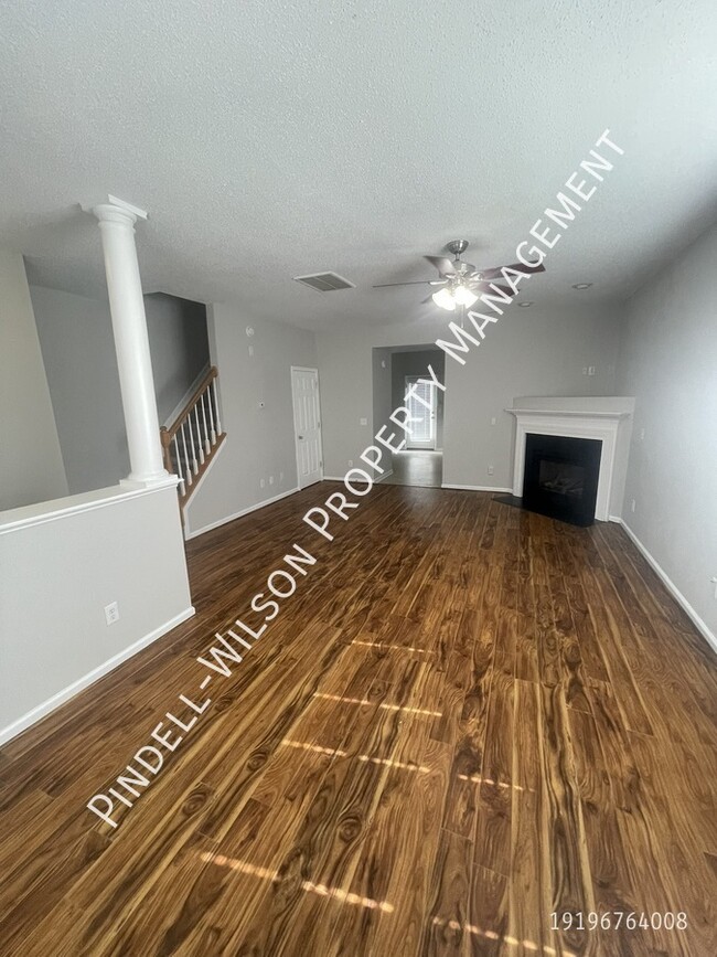 Building Photo - 3 Bed, 2.5 Bath, New Appliances, End Unit ...