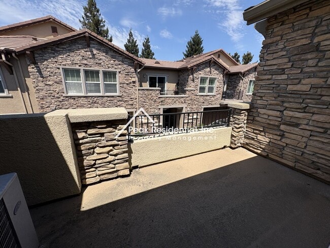 Building Photo - 3301 N Park Dr