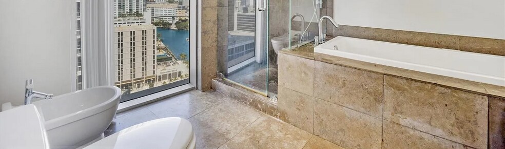 Building Photo - 475 Brickell Ave