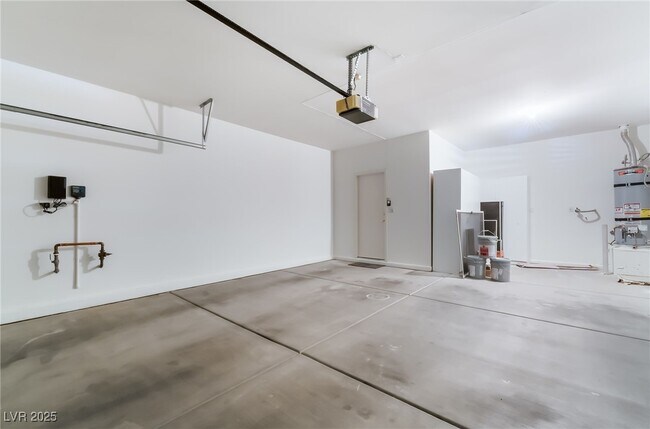 Building Photo - 2571 Thatcher Ave