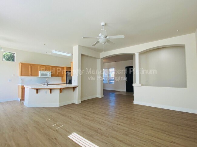 Building Photo - 2916 Roberts Ave