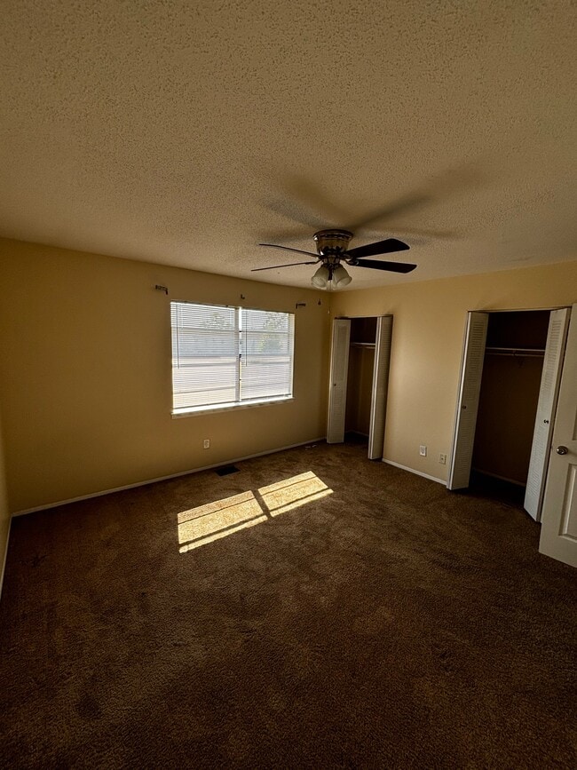 Building Photo - 727 S Main St