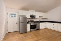 Building Photo - 126 1/2 Franklin Ct