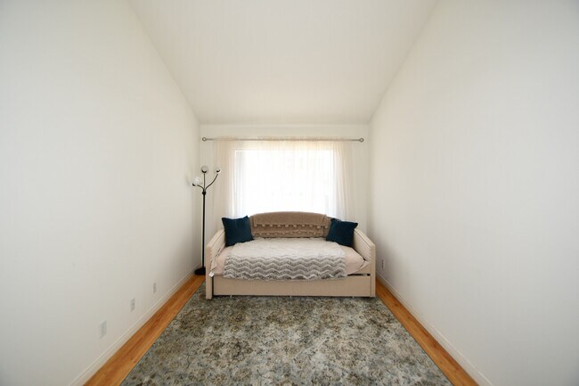 Building Photo - 1126 W 228th St