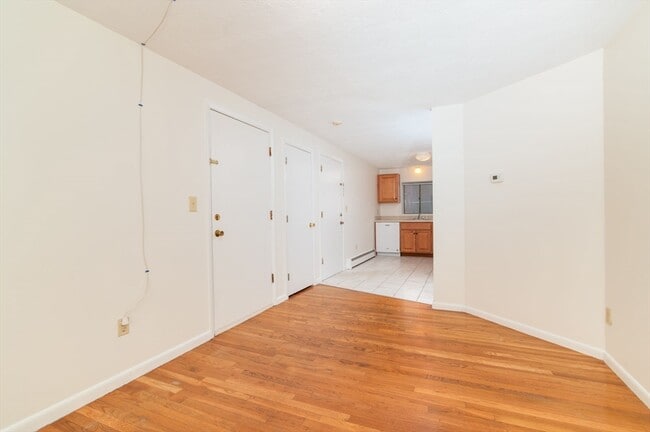 Building Photo - 72 Martensen St