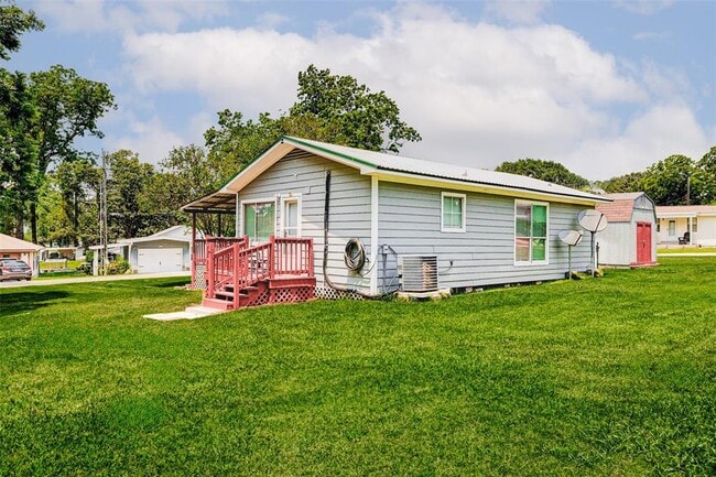 Building Photo - 465 Water View Dr