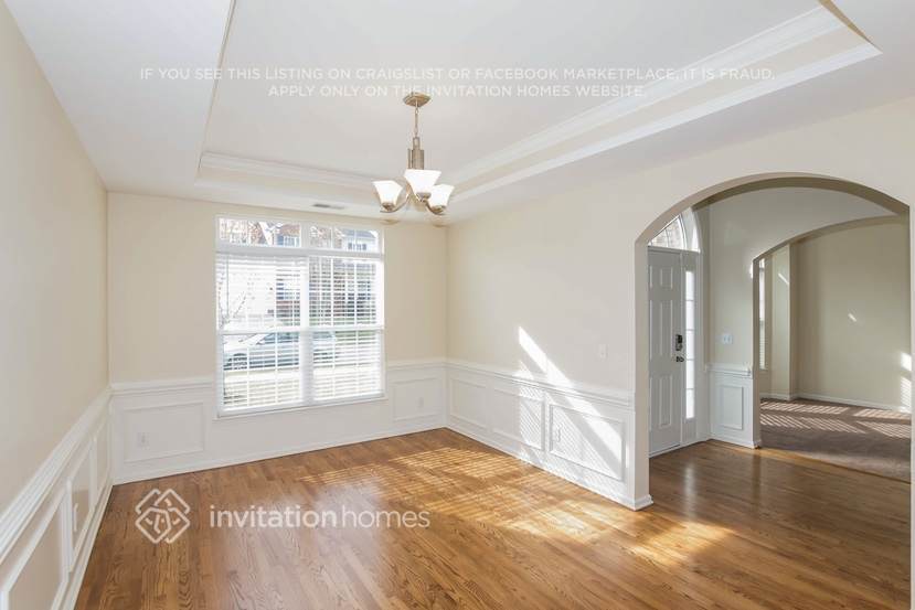 Building Photo - 9822 Edinburgh Ln