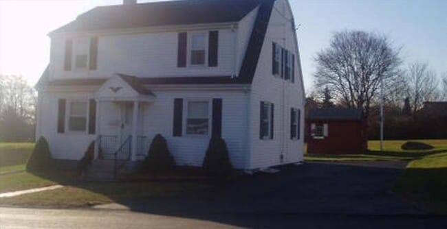 Building Photo - 76 Houlton St