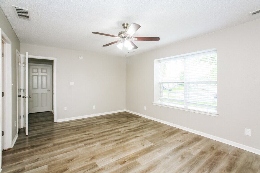 Building Photo - 6337 River Valley Way