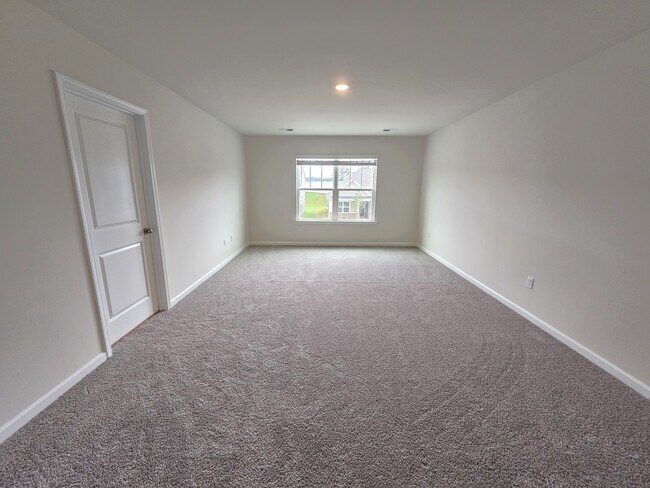 Building Photo - 942 Pineland Dr