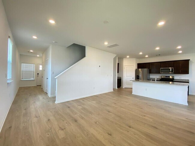 Building Photo - 408 Brody Ln