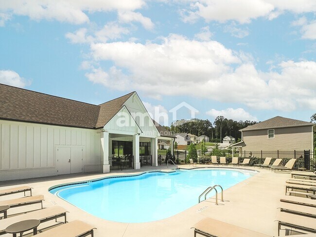Building Photo - 3880 Chivalry Dr