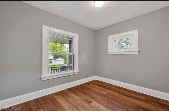 Building Photo - 3363 E 102nd St