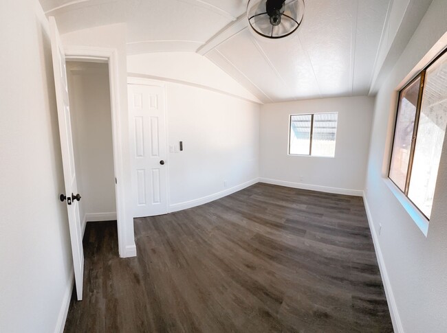 Building Photo - Remodeled Lakefront 2 Bedroom 2 Bath mobil...