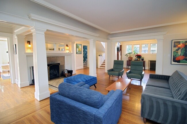 Building Photo - 2343 NE 21st Ave