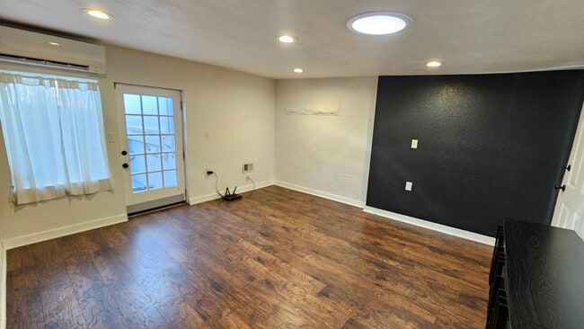 Building Photo - Modern Park Hill Home