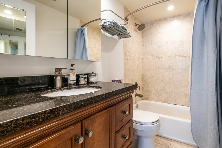 Building Photo - 3700 Galt Ocean Dr