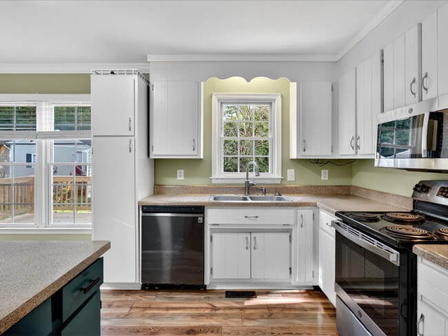 Building Photo - 3512 Castlebury Dr