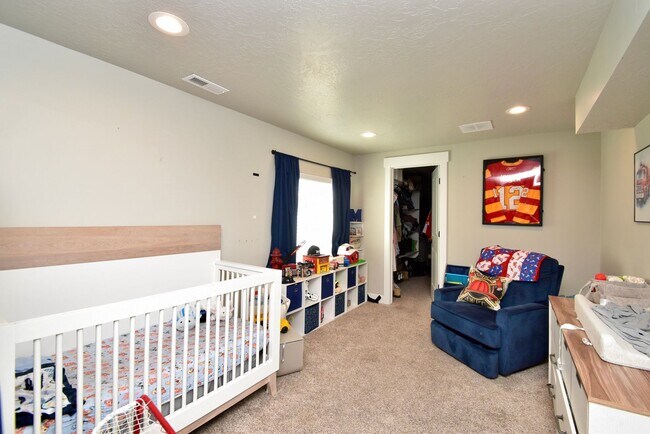 Building Photo - Spacious 5 Bed in Herriman Home in Prime Location!