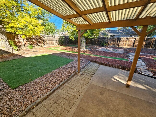 Building Photo - 3014 Hayman Terrace