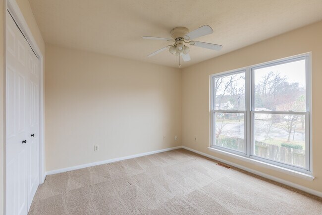 Building Photo - 11 Overlook Ct