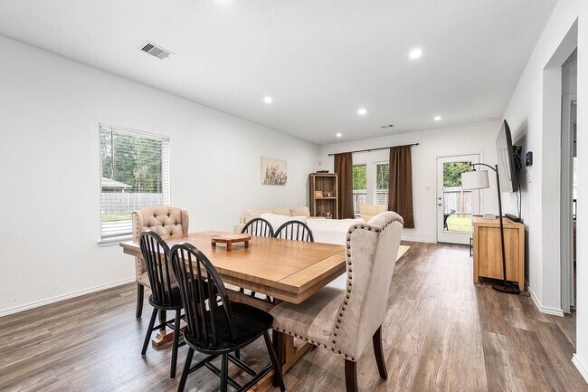 Building Photo - 24214 Montcliff Bend Ln