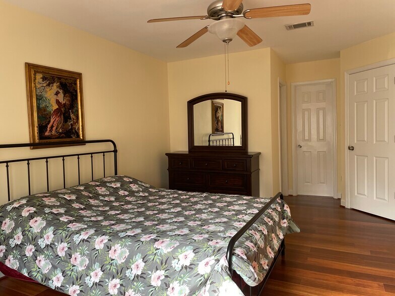 Building Photo - 12134 Salemtown Dr