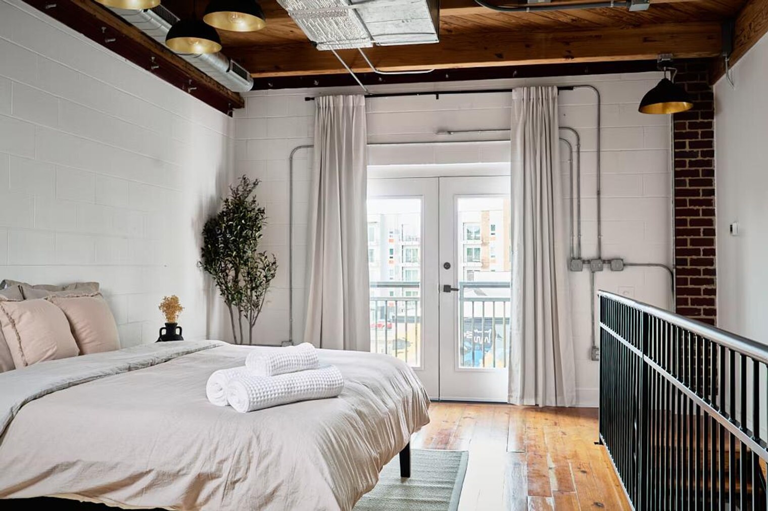 Building Photo - 403 E 33rd St