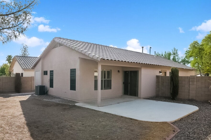 Building Photo - 15345 W Lea Ln