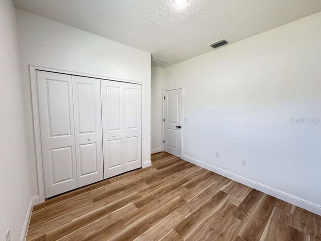Building Photo - 8419 N Saxon Way
