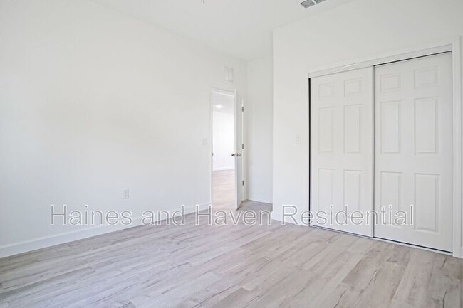 Building Photo - 304 Pearl St