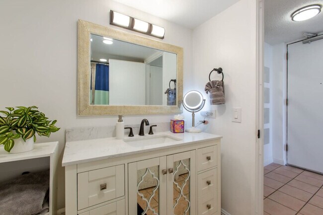 Building Photo - 4471 Lower Honoapiilani Rd