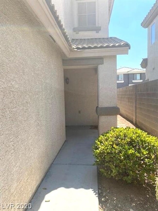 Building Photo - Gorgeous SW Las Vegas 3 beds, 2.5 baths. L...