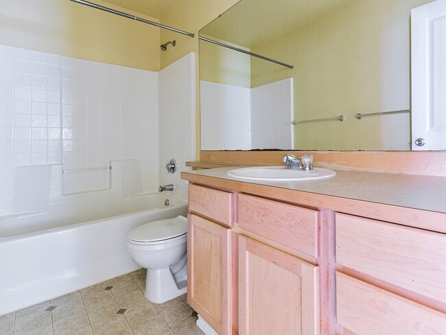 Building Photo - Charming 3-Bedroom Home with Spacious Back...