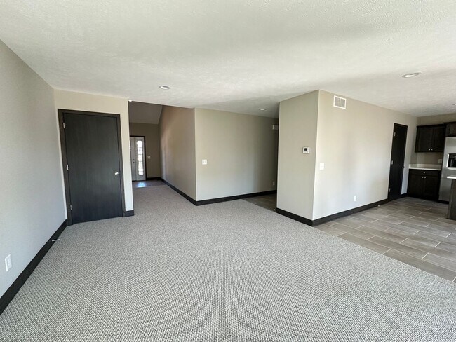 Building Photo - Newer Build - Four Bedroom Duplex in Caledonia!