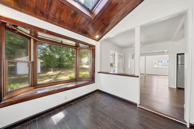 Building Photo - 42 Pinehurst Ave